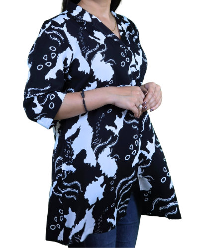 black v neck top_trooking